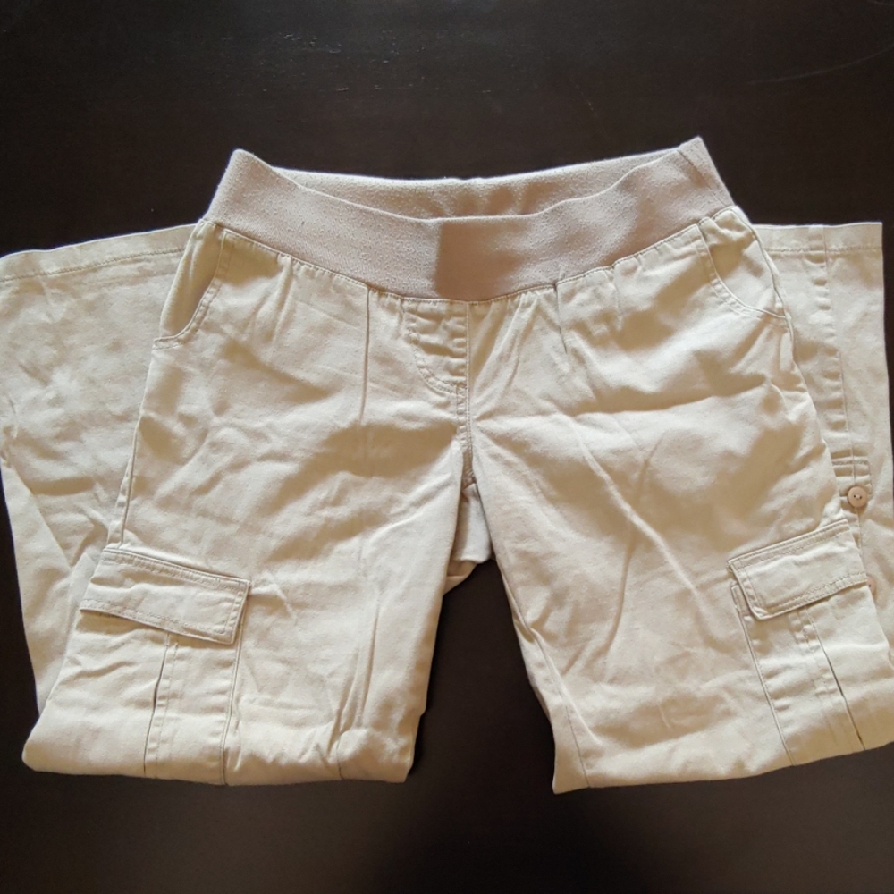 2/$20⚡Blooming Rose Maternity Cargo Capris (M) - Picture 2 of 6